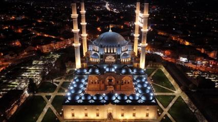 Selimiye Camii Ramazan&rsquo;a yeni ışığıyla &ldquo;merhaba&rdquo; dedi