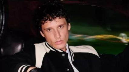 &Uuml;nl&uuml; şarkıcı hakkında yakalama kararı