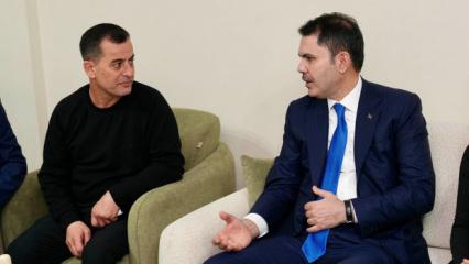 Bakan Kurum, depremzede ailenin yeni evine misafir oldu! 'Her daim yanımızda oldunuz'