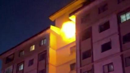 Yangında evdeki t&uuml;p patladı: Mahsur kalan 13 kişiyi itfaiye ekipleri kurtardı