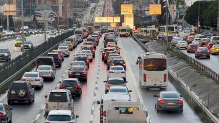 İstanbul'da sabah &ccedil;ilesi! Trafik yoğunluğu y&uuml;zde 90'ı buldu