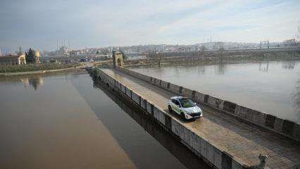 Meri&ccedil; ve Tunca'da turuncu alarm! Sedde patladı, karayolu su altında