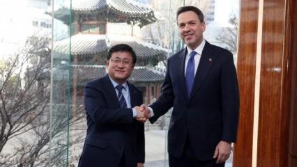 Enerji işbirliği masada! Bakan Bayraktar G&uuml;ney Koreli mevkidaşı ile g&ouml;r&uuml;şt&uuml;