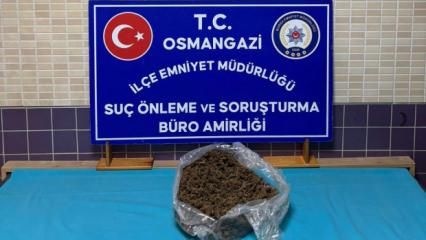 Zehir tacirlerine ge&ccedil;it yok: 1 kilo 280 gram esrar ele ge&ccedil;irildi!