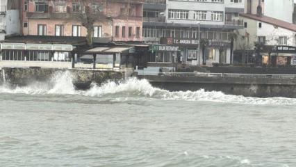 Amasra'da fırtına! Dalgalar 2 metreye ulaştı, tekneler limana sığındı