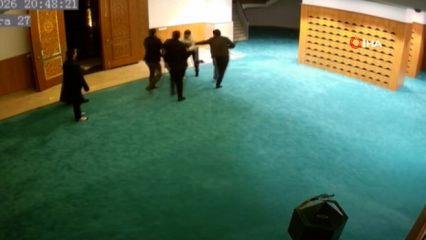 Ayakkabısının kaybolduğunu s&ouml;yleyip cami g&ouml;revlilerine saldırdı