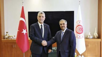 Bakan Bolat D-8 i&ccedil;in hedefi koydu: Ticaret hacmi 500 milyar dolara &ccedil;ıkacak