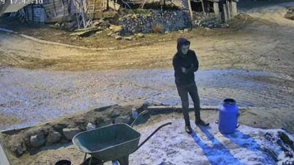 Amasya'da el arabasından bir bidon s&uuml;t d&ouml;ken gencin &ccedil;aresiz anları