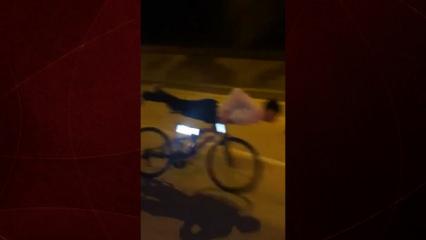 Bisikletli gen&ccedil; otoyolda feci şekilde can verdi! O anlar kamerada