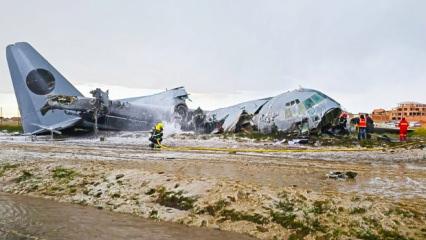 Bolivya'da para taşıyan u&ccedil;ak d&uuml;şt&uuml;! Polisten halka biber gazlı m&uuml;dahale