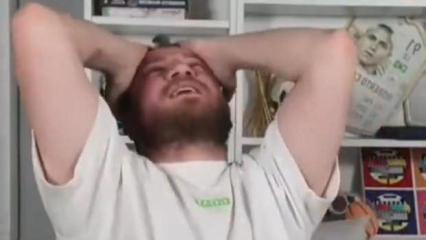 Galatasaray Liverpool  eşleşmesi &uuml;nl&uuml; yorumcuya oru&ccedil; bozdurdu