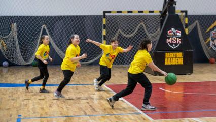 Her şeyi 4'le &ccedil;arpıyorlar: D&ouml;rd&uuml;zler basketbolda b&uuml;y&uuml;k gelişim g&ouml;steriyor