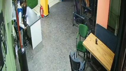 İnternet kafede &ccedil;ocuğun &ccedil;ocuğu bı&ccedil;akladığı anlar kan dondurdu