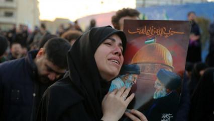 İran'da Hamaney'in &ouml;l&uuml;m&uuml;n&uuml;n ardından g&ouml;steriler d&uuml;zenlendi