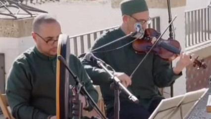 İspanyol m&uuml;zisyenler "Kabe'de hacılar" ilahisini seslendirdi