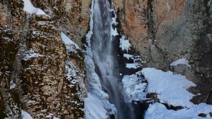 Karların erimesiyle coştu: Bing&ouml;l &Ccedil;ır Şelalesi g&ouml;rsel ş&ouml;len sunuyor