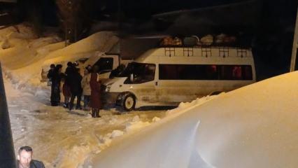 Mahsur kalan &ouml;ğrenci servisi kurtarıldı