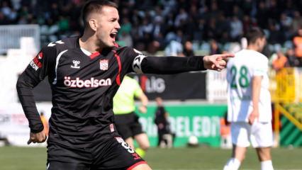 Manaj'ın d&ouml;n&uuml;ş&uuml; etki etti! Sivasspor 3 puanı yıldızıyla aldı