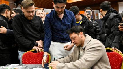 Mesut &Ouml;zil'den Galatasaray ve Fenerbah&ccedil;e s&ouml;zleri!