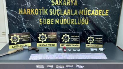 Sakarya'da zehir tacirlerine darbe: 3 ş&uuml;pheliden 2&rsquo;si tutuklandı