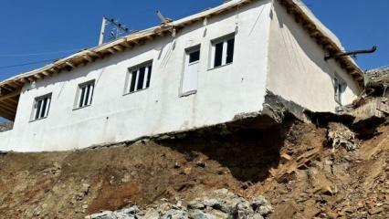 Şırnak&rsquo;ta sağanak felaketi: İstinat duvarı &ccedil;&ouml;ken ev havada kaldı