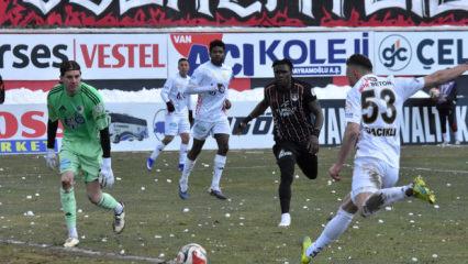 S&uuml;per Lig i&ccedil;in geri sayım başladı! Deplasmanda 3-0 kazanarak seriyi 11 ma&ccedil;a &ccedil;ıkardılar