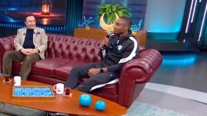 Ramazan programına katılan &uuml;nl&uuml; futbolcudan canlı yayında 'Kabe'de Hacılar' performansı