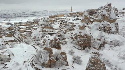 Turistlerin g&ouml;zdesi Kapadokya beyaza b&uuml;r&uuml;nd&uuml;