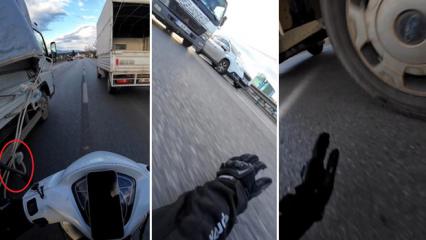 Faciadan d&ouml;n&uuml;ld&uuml;: Kamyonetten sarkan branda ipi motosikletliyi yola savurdu