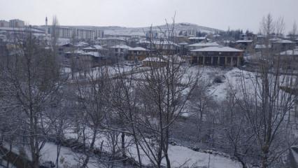 Adana'da kar s&uuml;rprizi: Tufanbeyli bembeyaz oldu