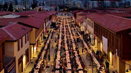 Bakan Kurum Hatay'da iftara katıldı! Kemalpaşa caddesi yeniden hayat buldu