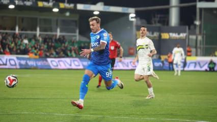 Nefes kesen ma&ccedil;ı kazanıp S&uuml;per Lig ateşini yaktılar! 3 penaltı, 1 kırmızı kart ve 7 gol...