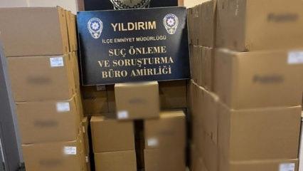 Bursa'da 460 kilo ka&ccedil;ak t&uuml;t&uuml;n ile 310 bin makaron ele ge&ccedil;irildi; 2 g&ouml;zaltı