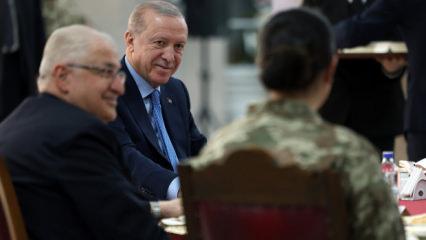 Cumhurbaşkanı Erdoğan, Mehmet&ccedil;ik ile beraber iftar yaptı