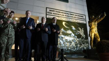 Cumhurbaşkanı Erdoğan, &Ouml;mer Halisdemir'in şehit olduğu noktadaki anıtın &ouml;n&uuml;nde dua etti