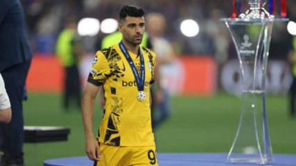 D&uuml;nyaca &uuml;nl&uuml; futbolcu savaşa katılacak! Orduya girmek istediğini iletti