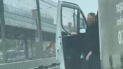 E-5 otoyolunda trafik magandası dehşeti: Yolunu kesip aracını yumrukladı