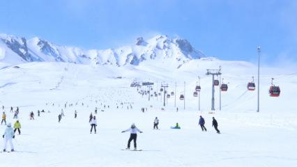 Erciyes'te g&uuml;neşli havada&nbsp;kayak&nbsp;keyfi