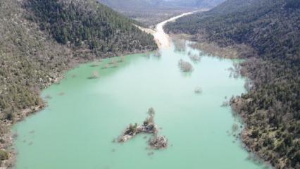  Kara yolunun 4 kilometresi g&ouml;l oldu! G&uuml;nlerdir ulaşım yok
