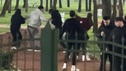 Kağıthane'de lise &ouml;ğrencilerinin tekmeli yumruklu kavgası kamerada