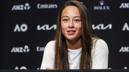 Milli tenis&ccedil;i Zeynep S&ouml;nmez ABD'li rakibini mağlup edip bir &uuml;st tura &ccedil;ıktı