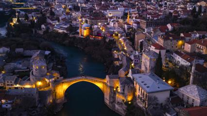 Mostar&rsquo;da Ramazan coşkusu: Mostar K&ouml;pr&uuml;s&uuml; ışıklarla s&uuml;slendi