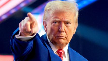 Trump '50 yıldır bu anı bekliyorum' deyip a&ccedil;ıkladı: İran'dan sonra o &uuml;lke de d&uuml;şecek