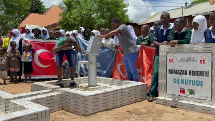 Tanzanya'da 40 g&ouml;n&uuml;ll&uuml;n&uuml;n destekleriyle su kuyusu hayata ge&ccedil;ti