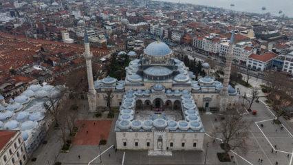 Tarihi Yarımada&rsquo;nın kalbinde klasik Osmanlı mimarisi: Beyazıt Camii