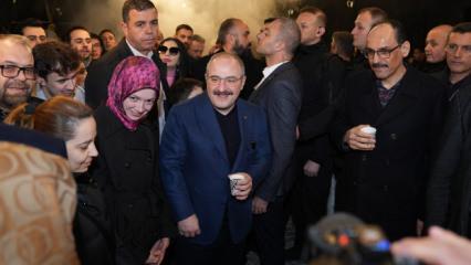 AK Parti Bursa Milletvekili Varank ve MİT Başkanı Kalın, sahurda vatandaşlarla buluştu