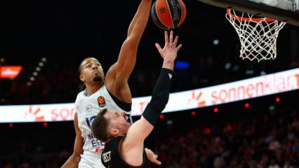 Anadolu Efes, Bayern'i son saniyede devirdi