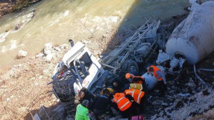 Beton mikseri dere yatağına u&ccedil;tu: Bir kişi yaralandı!