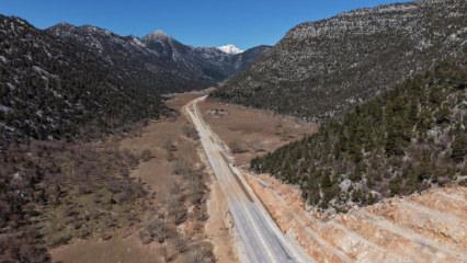 Bir ay sular altında kaldı: Antalya-Konya yolu yeniden a&ccedil;ıldı