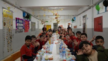 Bir &ouml;ğretmenin hayali Esenler'de ger&ccedil;ek oldu: Minik kalpler iftarda buluştu